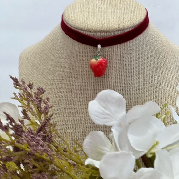 Choker necklace velvet strawberry necklace red wine velvet cute necklace fruit - Picture 4 of 10